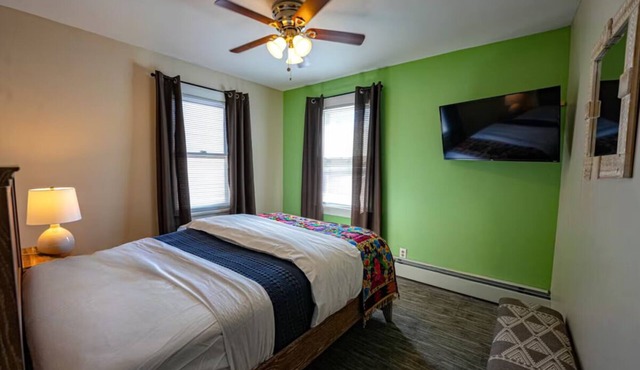 Peaceful Getaway w/Dining Option Close to Downtown | Suite w/Kitchen