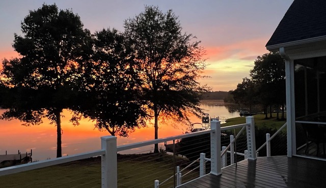 Peaceful Lake House with 2 Master Suites Only 15min from Fountain Inn or Laurens