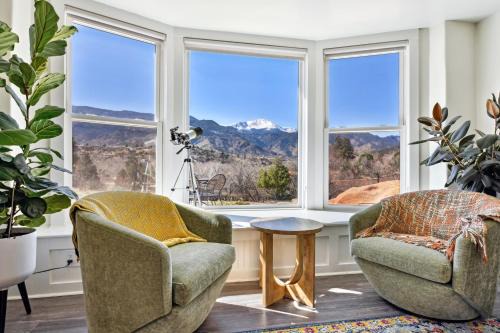 Peak View Guesthouse - Walk to Garden of the Gods - Hot Tub - Epic Views!