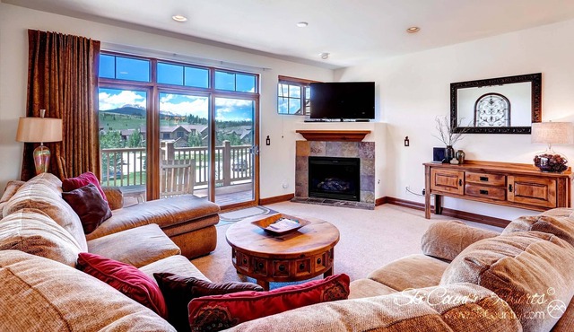 Perfect Holiday Retreat! Enjoy VIEWS from the Private Hot Tub!