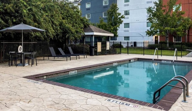 Pet-friendly Accommodation! Free Parking, Near Bluffton Buckwalter Rec Center!