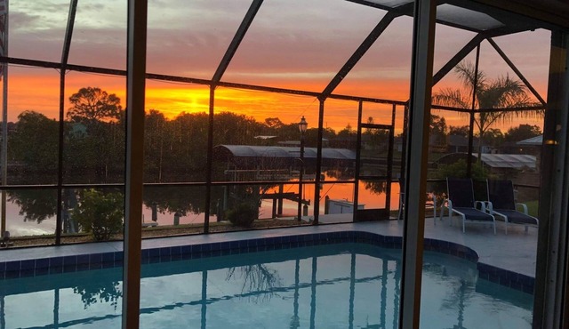 Pet Friendly Canal Front 3-Bedroom Grand Villa with Pool, Linai and Dock