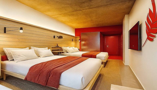 Pet-Friendly Deluxe Queen Rooms at Radio Hotel, Minutes to Fort Tryon Park!