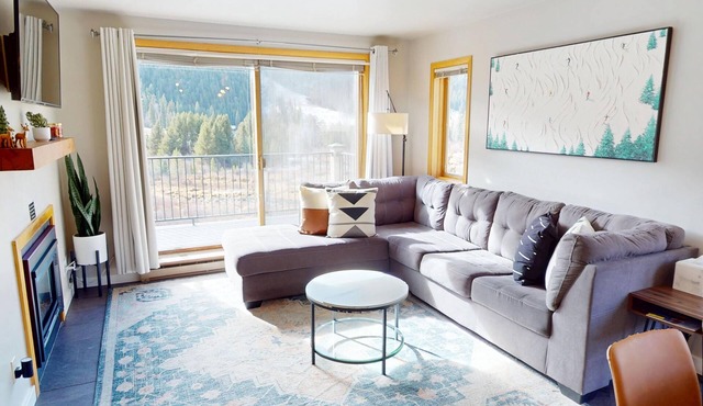 Pet Friendly End Unit! On River Trail! Walk to Festivals, Shops, Dining