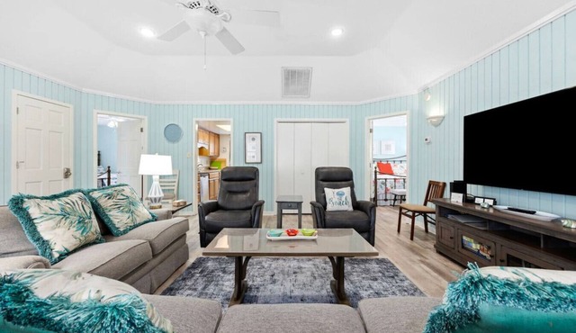 Pet-friendly Golf/Tournament/Retreat Spot next to Beach w/Pools