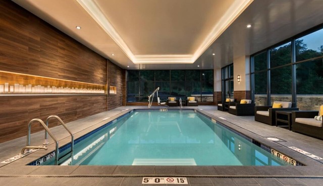 Pet Friendly Stay w/3 Relaxing Units! Indoor Pool, Free Breakfast & Parking!