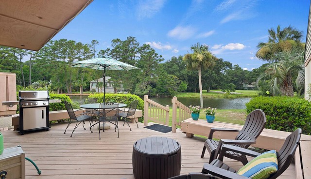 Pet Friendly -Patio overlooking Lagoon -Near Beach