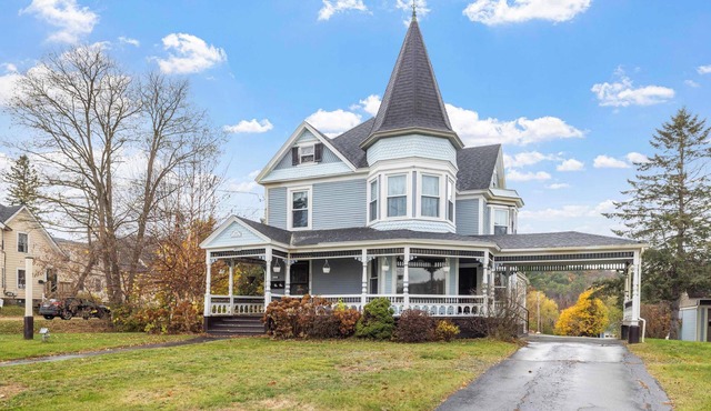 Pet-Friendly Victorian Retreat: Downtown Littleton