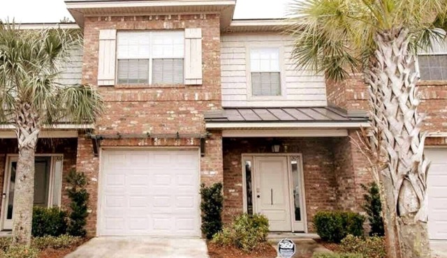 Pets Welcome, Central, Spacious St Simons Retreat