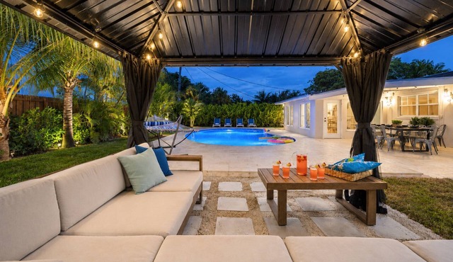 Piña Colada | 4BR Family Pool Home Sleeps 12 Heated Pool Ping Pong Near Beach