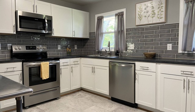 Pinnacle Cottage - 2 bedroom/1.5 bath - near Pilot Mountain State Park