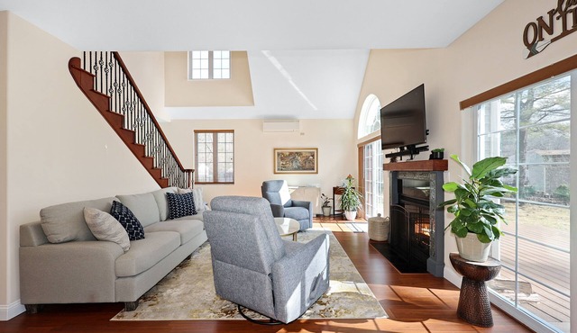 Piscataqua River Reservoir House - with King & Queen beds - Pet Friendly