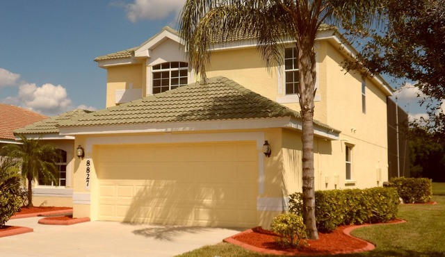 Prestigious Heritage Harbour With Large 32' X 16' Pool And Spa Overlooking Lake