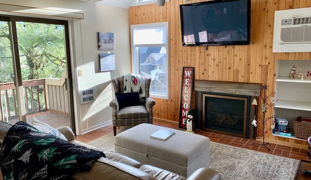 Prime Location! Clean 3 BDRM/3 FULL BATH. Next to MountainAdventures & MainLodge