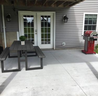 Privacy, entertainment, comfort galore 2 BR LR 1BA Home Theater, Pool Table