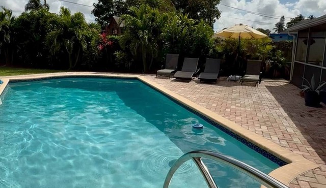 Private Boca Paradise Heated Pool Quiet Area