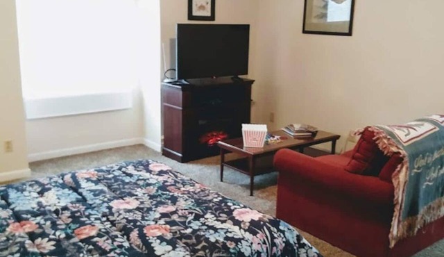 Private Charming Small Apartment