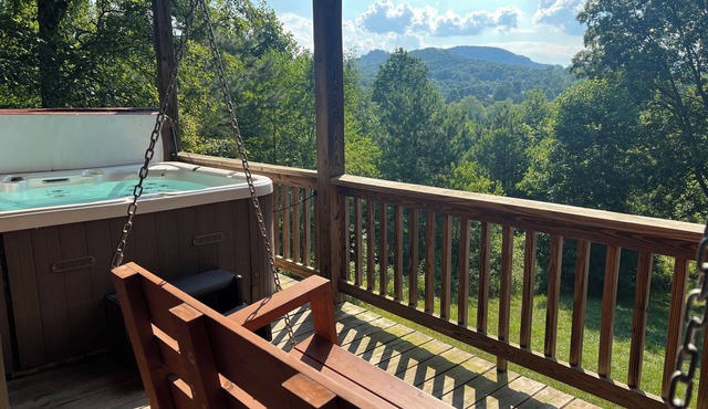 Private Creekside Mountain View Retreat - Hot Tub/Game Room/Fire Pit