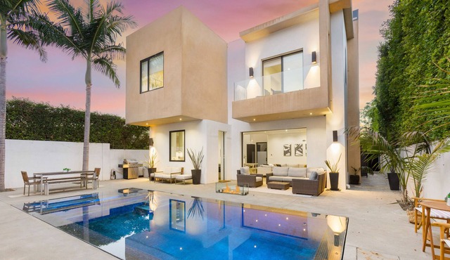 Private Modern Villa + Back house [Prime Location]