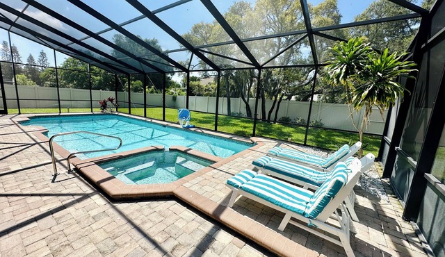 Private Pool 4 bd 3 ba with 2 King Master Suites Sleep 10 near AMI and IMG