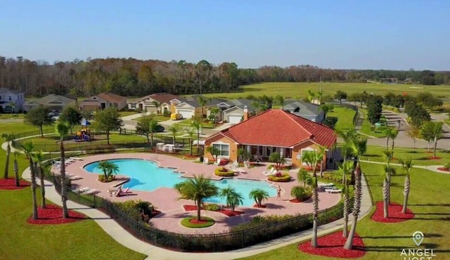 Private Pool, Gated Area Near Disney and Lake Toho