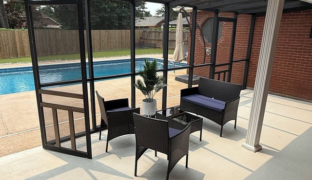 PRIVATE POOL PARADISE located in peaceful & quiet neighborhood in Prattville AL