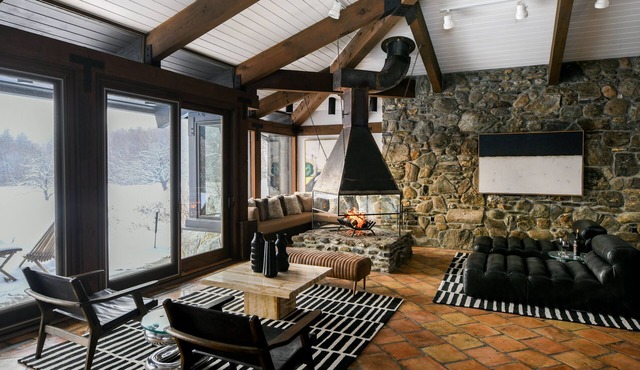 Private Retreat in Stowe! Minutes from the Mountain!