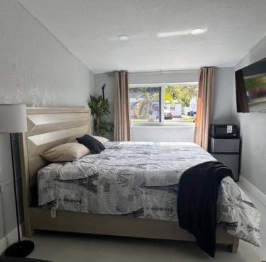 Private Studio with Patio-King Bed, Near Beach & Casinos