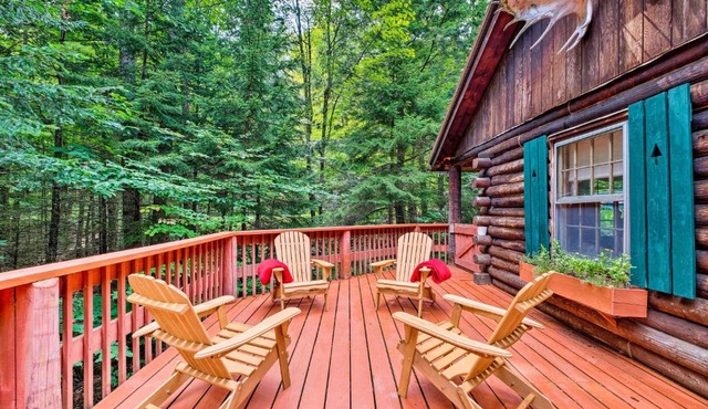 Private Wooded Cabin: 7 Mi to Mount Snow!