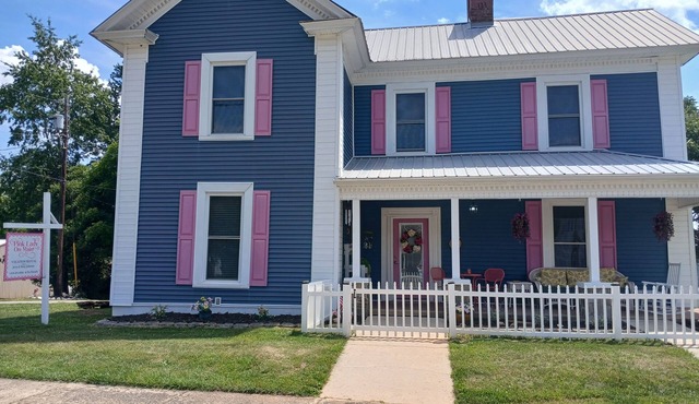 PROMO, 10% WEEKLY DISCOUNT, Pink Lady On Main, Pet Friendly, Downtown Pilot Mtn