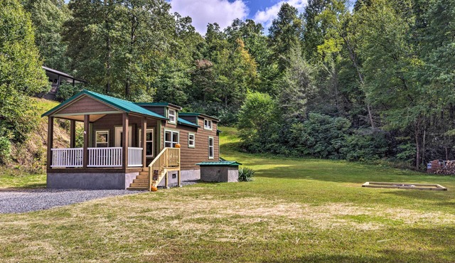 Quaint Mtn Cabin: Tiny Living Near Big Adventure