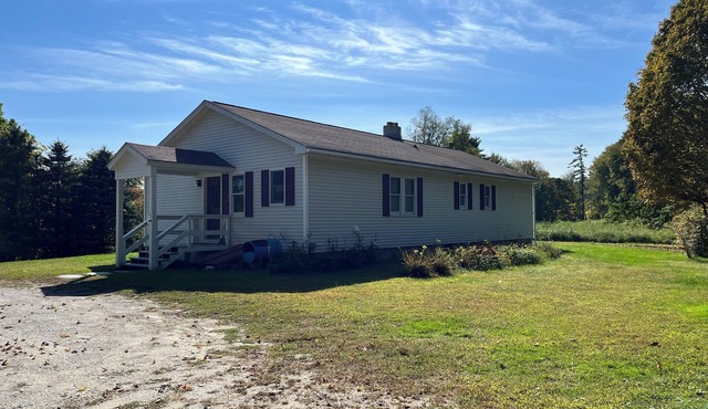 Quiet Country 2 Bedroom Home Near Bellows Falls & Walpole — Easy I-91 Access