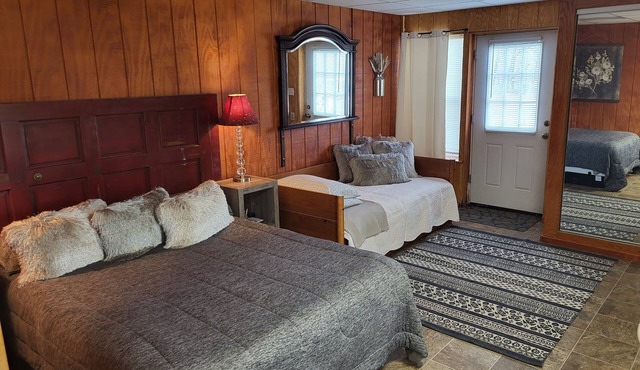 Relax & unwind surrounded by nature @ Lacey Michele's Castle! -Pet Friendly!