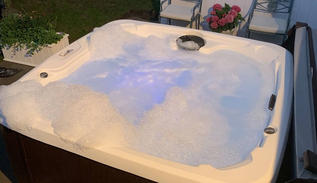 Relax villa ,hot tub and New Heated pool ,7 minutos from the beach
