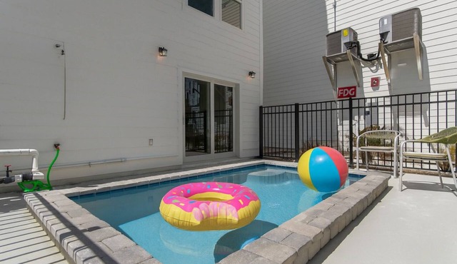 Relaxing 5BR Beachside Villa with Rooftop Beach View Lounge & Private Pool