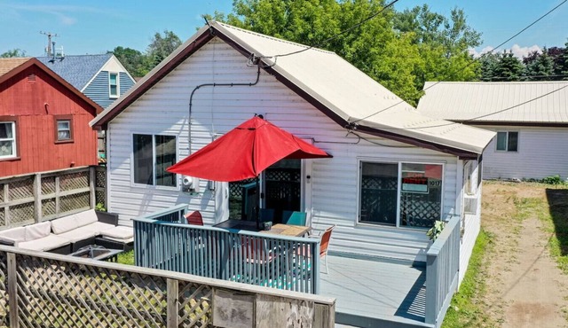 Remi-Loo's Bay Escape: Cottage in Sunset Bay