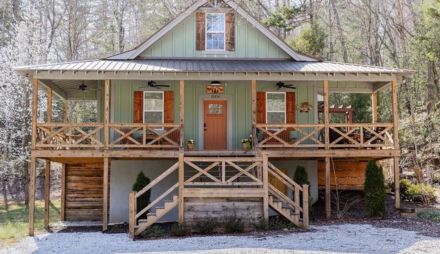 River Front Mountain Cabin, Firepit, Front Porch
