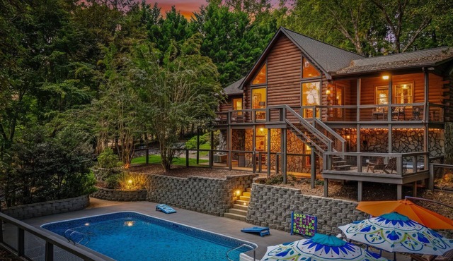 Riverfront Log Cabin: Pool, Hot Tub, Disc Golf, Fire Pit, Adventure Tower
