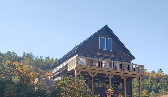 Riverside House - Rustic Gatherings Lodge Guest House - Hot Tub + Chef's Kitchen