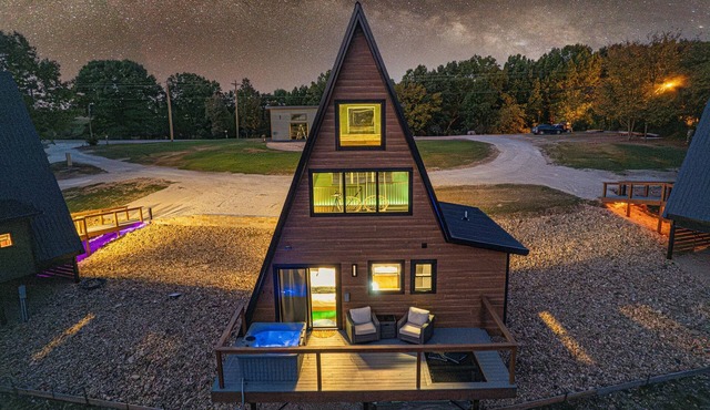 Romantic Ozark A-Frame | Hot Tub + Steam