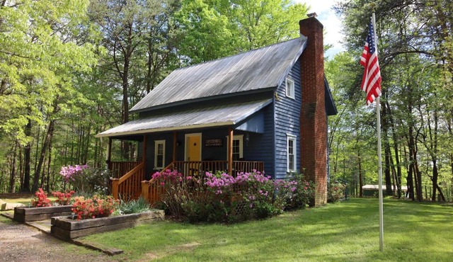 Romantic, Secluded Historic Cottage on 5 Acres 30 mins to TIEC