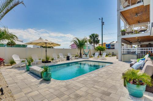 Rooftop Deck & Hot Tub: Mexico Beach Home!