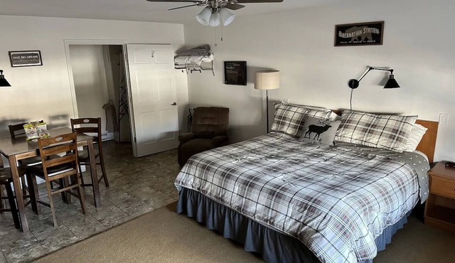 Room 103 king bed .