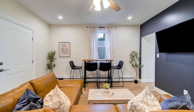 Room for Everyone: Spacious 6BR West Point Retreat