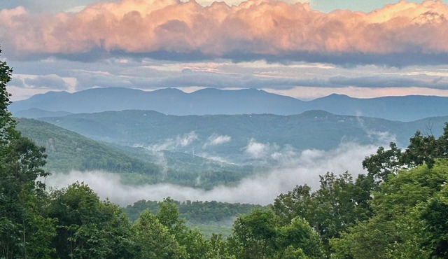"Rooms with a View" newly renovated rustic modern home with stunning BRM views