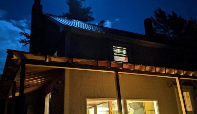 Rustic 1850s barn, updated & funky, ideal for exploring Southern VT/Western MA .