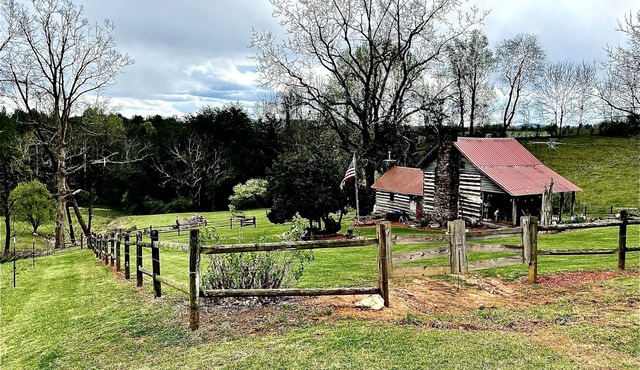 Rustic Cabin in the valley near the Smith River. Pets Welcome!