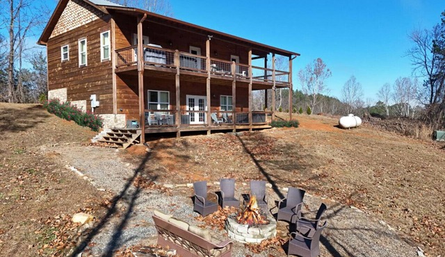 Rustic Moose- Hot Tub, Pets OK, Pool Table, Wifi, Views-Close to Ocoee River