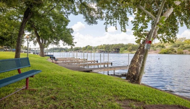 RV Site - Pull Through 33 in Burnet