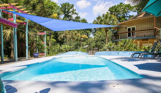 Sailors Rest: Pool & Sauna, Tropical Island Oasis, Fireplace